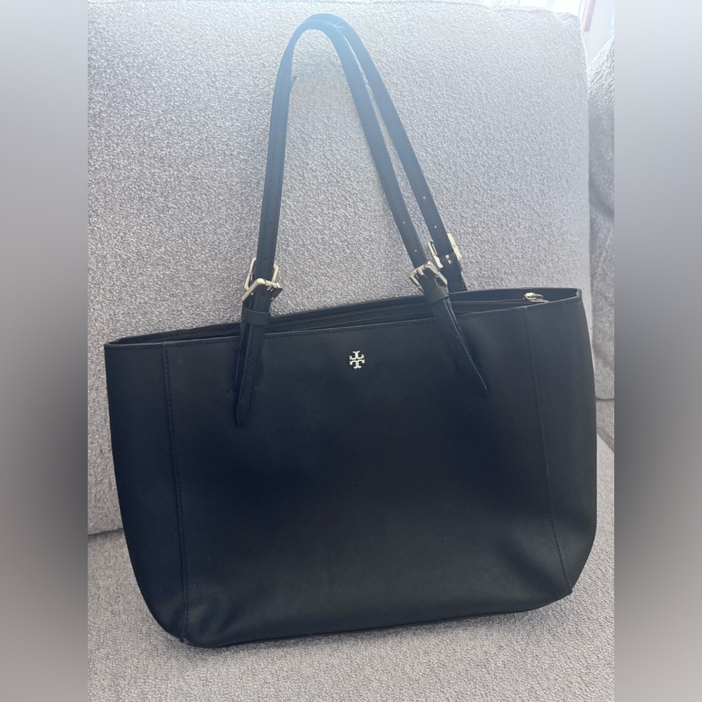 Tory Burch Elegant Black Leather Tote
